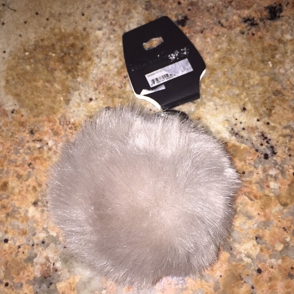 Pure expressions gray faux fur pom-pom keychain - Picture 2 of 2